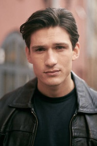 الممثل Isac Calmroth