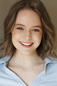 الممثل Izabela Vidovic