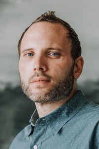 المخرج Jake Goldberger