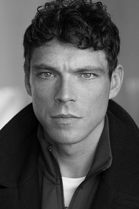 الممثل James Nelson-Joyce