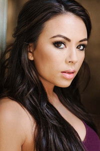 الممثل Janel Parrish
