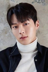 الممثل Jang Ki-yong