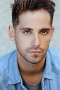 الممثل Jean-Luc Bilodeau