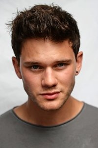 الممثل Jeremy Irvine
