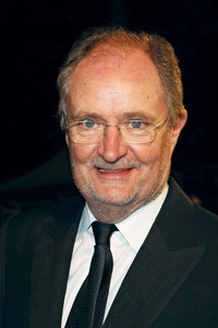 الممثل Jim Broadbent