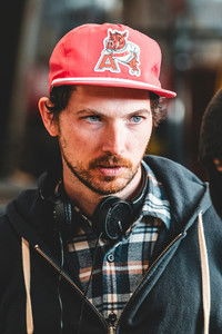 المخرج John-Michael Powell