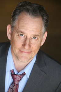 الممثل John D. LeMay