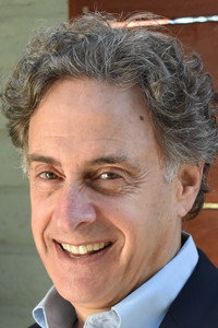 المخرج John Scheinfeld