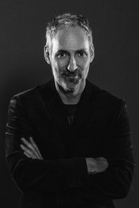 المخرج Jonathan English