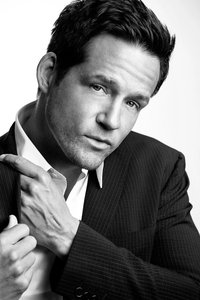 الممثل Josh Hopkins