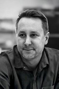 المخرج Joshua Rous