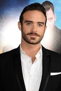 الممثل Joshua Sasse