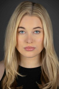 الممثل Julia Reilly