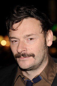 الممثل Julian Barratt
