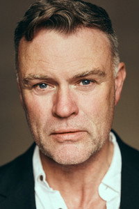 الممثل Julian Lewis Jones