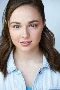 الممثل Julianne Collins