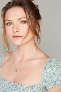 الممثل June Schreiner