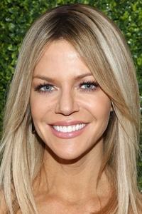 الممثل Kaitlin Olson