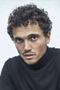 الممثل Karl Glusman