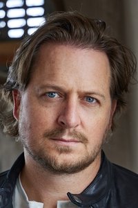 الممثل Karl Thaning