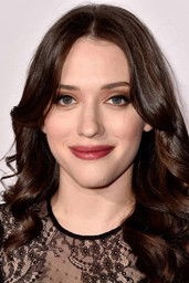 الممثل Kat Dennings