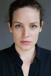 الممثل Katharina Lorenz