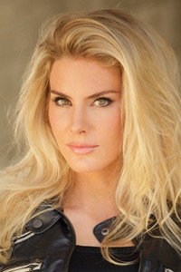 الممثل Kelly Greyson