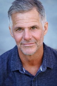 الممثل Ken Olandt