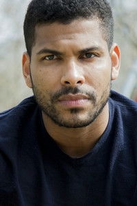 الممثل Kevin Ezekiel Ogunleye