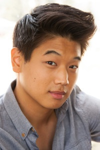 الممثل Ki Hong Lee