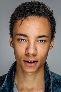 الممثل Kit Young