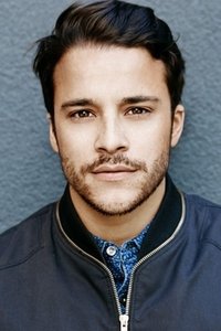 الممثل Kostja Ullmann