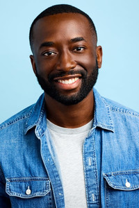 الممثل Kwaku Adu-Poku