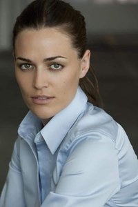 الممثل Lauren Glazier