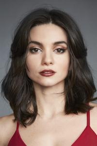 الممثل Lauren LaVera