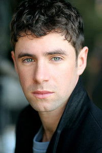 الممثل Lee Armstrong