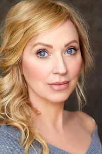 الممثل Leigh-Allyn Baker