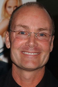 المخرج Les Mayfield