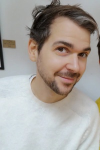 الممثل Lewis Brindley