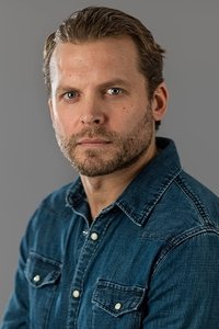 الممثل Lex Shrapnel