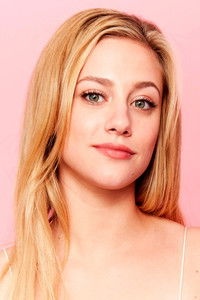 الممثل Lili Reinhart