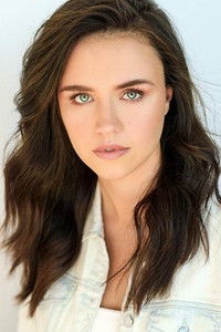 الممثل Lillian Doucet-Roche