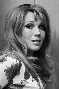 الممثل Linda Marlowe