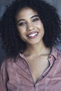 الممثل Liza Scholtz