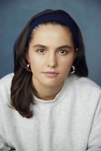 الممثل Lizzie Davidson