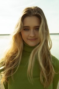 الممثل Lizzy Greene