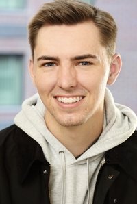 الممثل Logan Markus