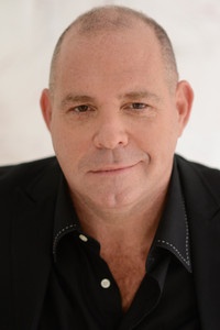 الممثل Louis Lombardi