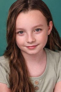 الممثل Lucy Capri