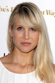 الممثل Lucy Punch